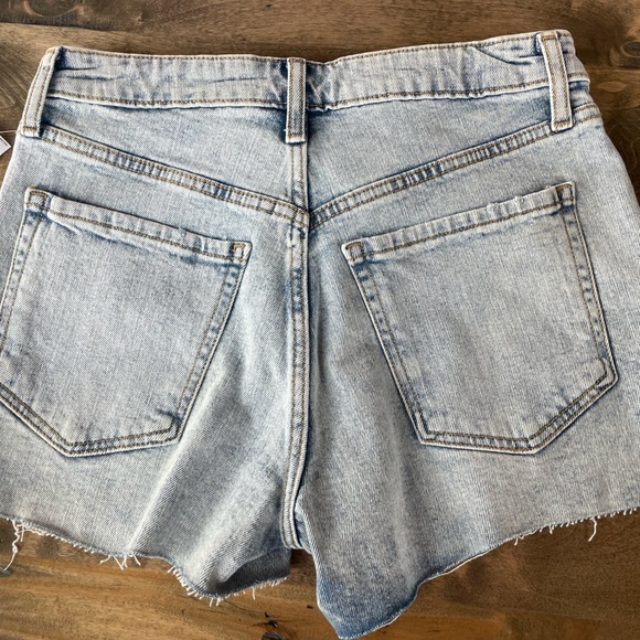 NWT old navy jean shorts. Size 2 - Picture 3 of 4